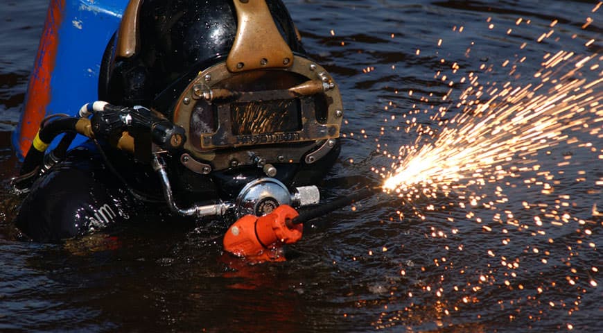 Commercial diver training underwater