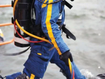 bd5f4c63d14666bd17c2986a450ba2f2--custom-helmets-diving-equipment.jpg
